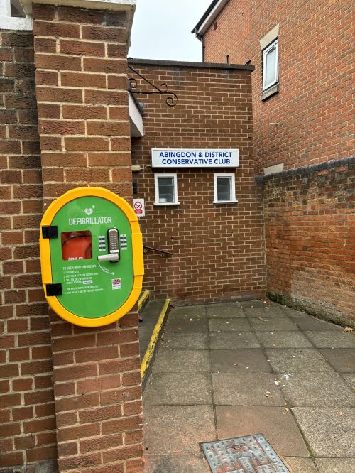 Defib in Ock Street